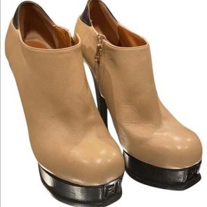 Fendi tan sz 7 ankle boots